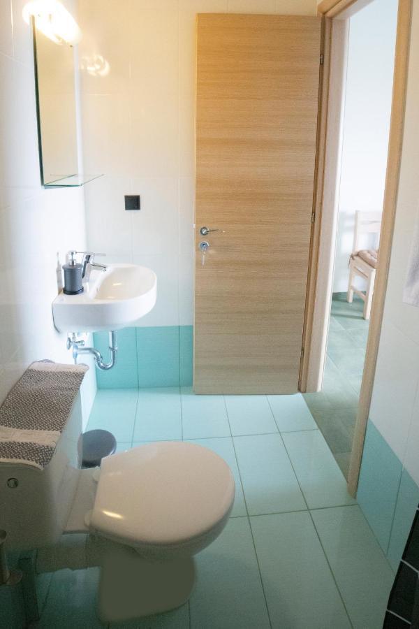 Raches  Eri Rooms To Let מראה חיצוני תמונה