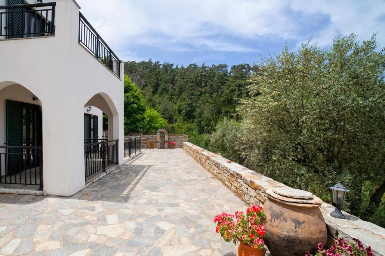 Raches  Eri Rooms To Let מראה חיצוני תמונה