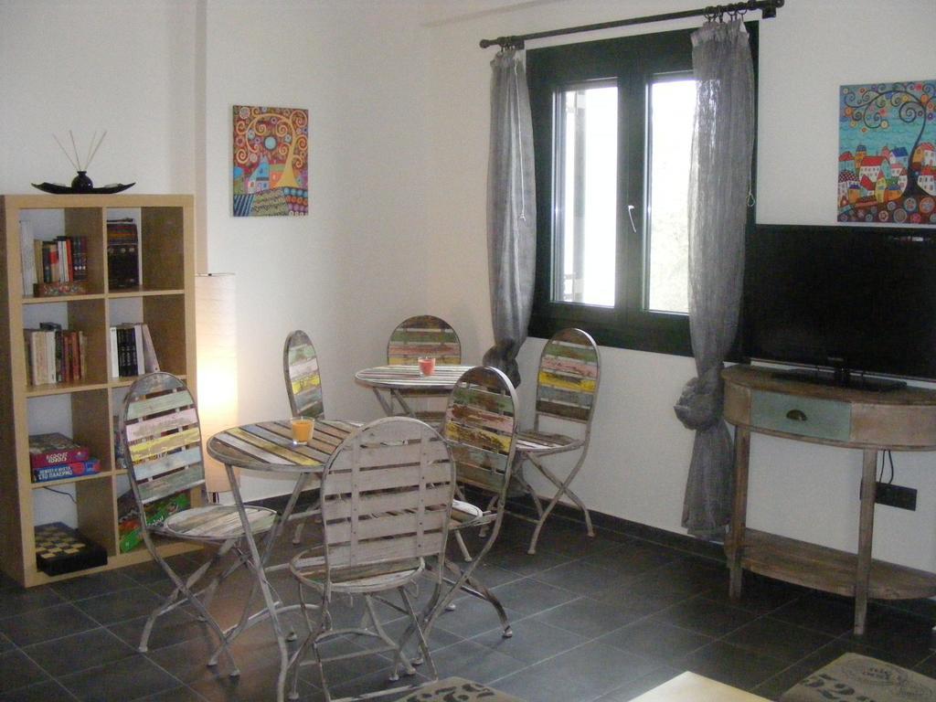 Raches  Eri Rooms To Let מראה חיצוני תמונה